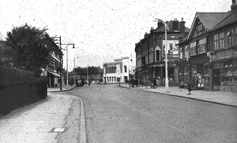 111, Croydon Road looking towards Memorial and Cinema, c1930s.jpg